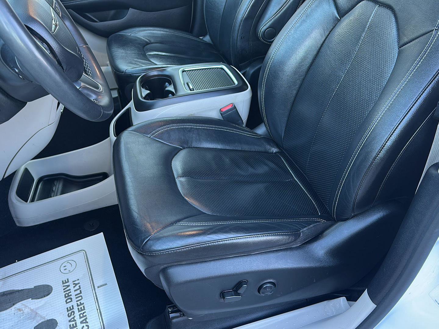 Used 2022 Chrysler Pacifica Touring-L image 19