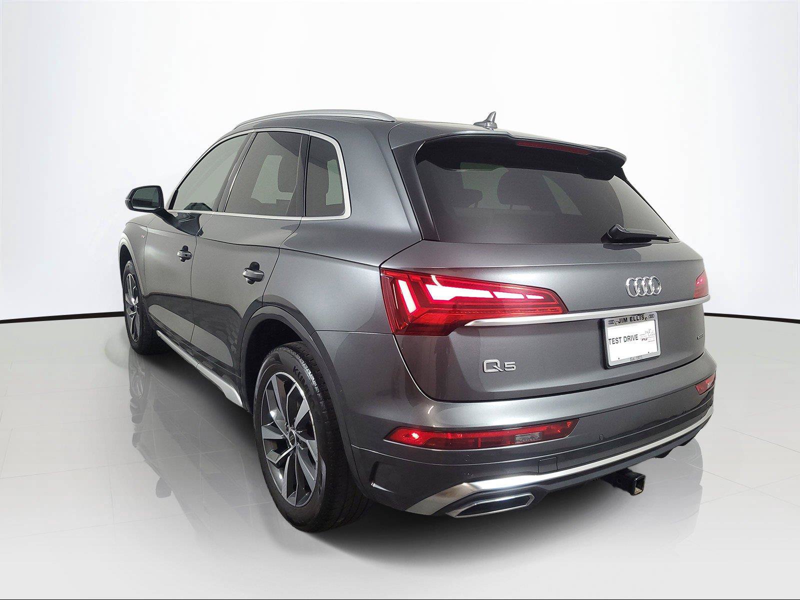 Used 2023 Audi Q5 2.0T Premium Plus w/ Premium Plus Package AWD/4WD image 4