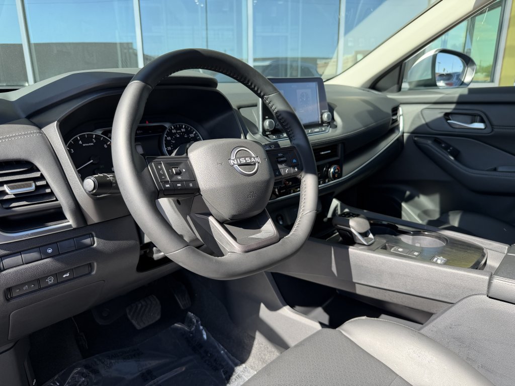 Used 2026 Nissan Rogue SV FWD image 31