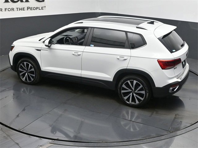 Used 2023 Volkswagen Taos SE w/ Panoramic Sunroof Package image 42