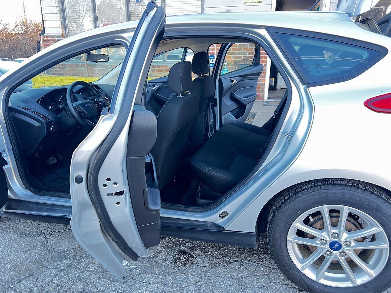 Used 2018 Ford Focus SE image 9