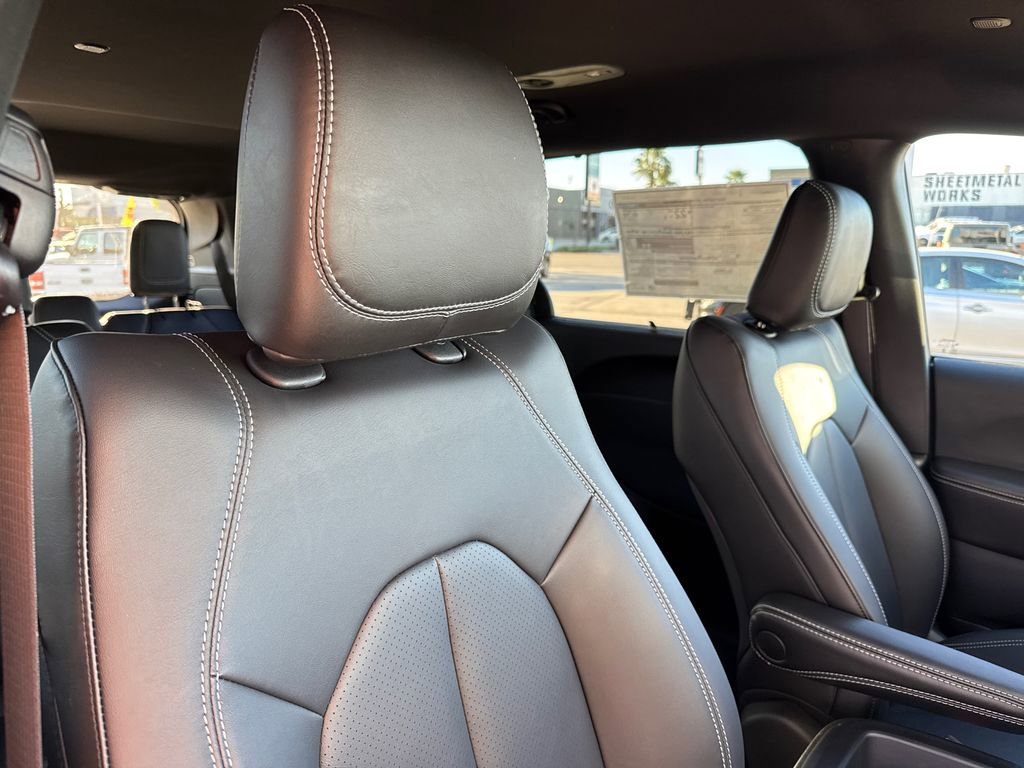 New 2026 Chrysler Pacifica Select FWD image 12