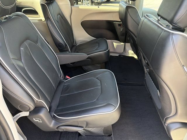 Certified 2024 Chrysler Pacifica Limited FWD image 19