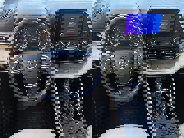 Used 2023 Toyota Highlander XLE image 12