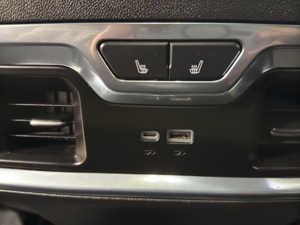 Used 2025 GMC Sierra 3500 Denali w/ Denali Reserve Package image 15