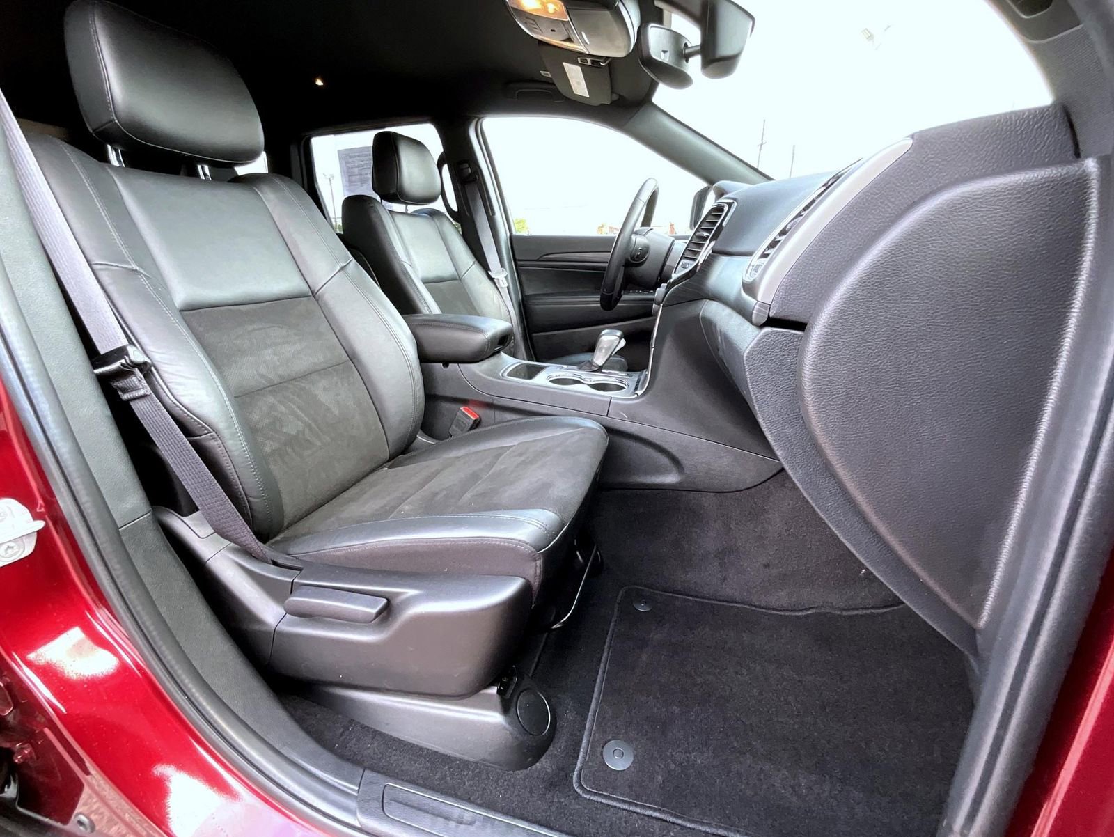 Certified 2022 Jeep Grand Cherokee Laredo X image 15