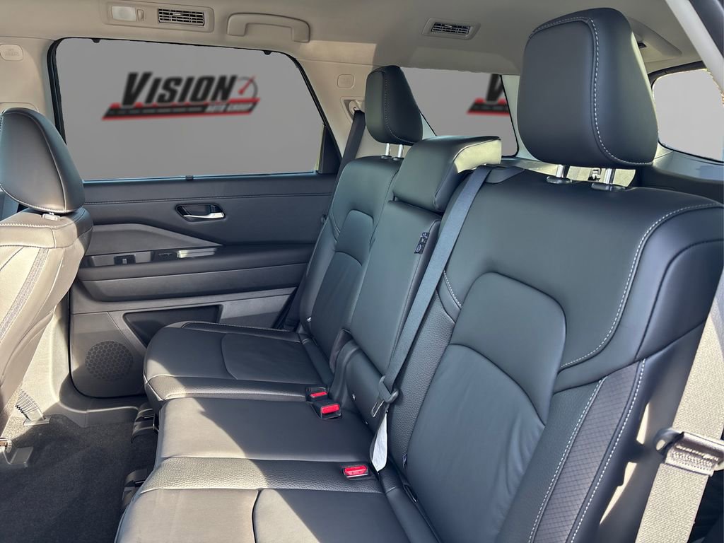 New 2025 Nissan Pathfinder SL image 10