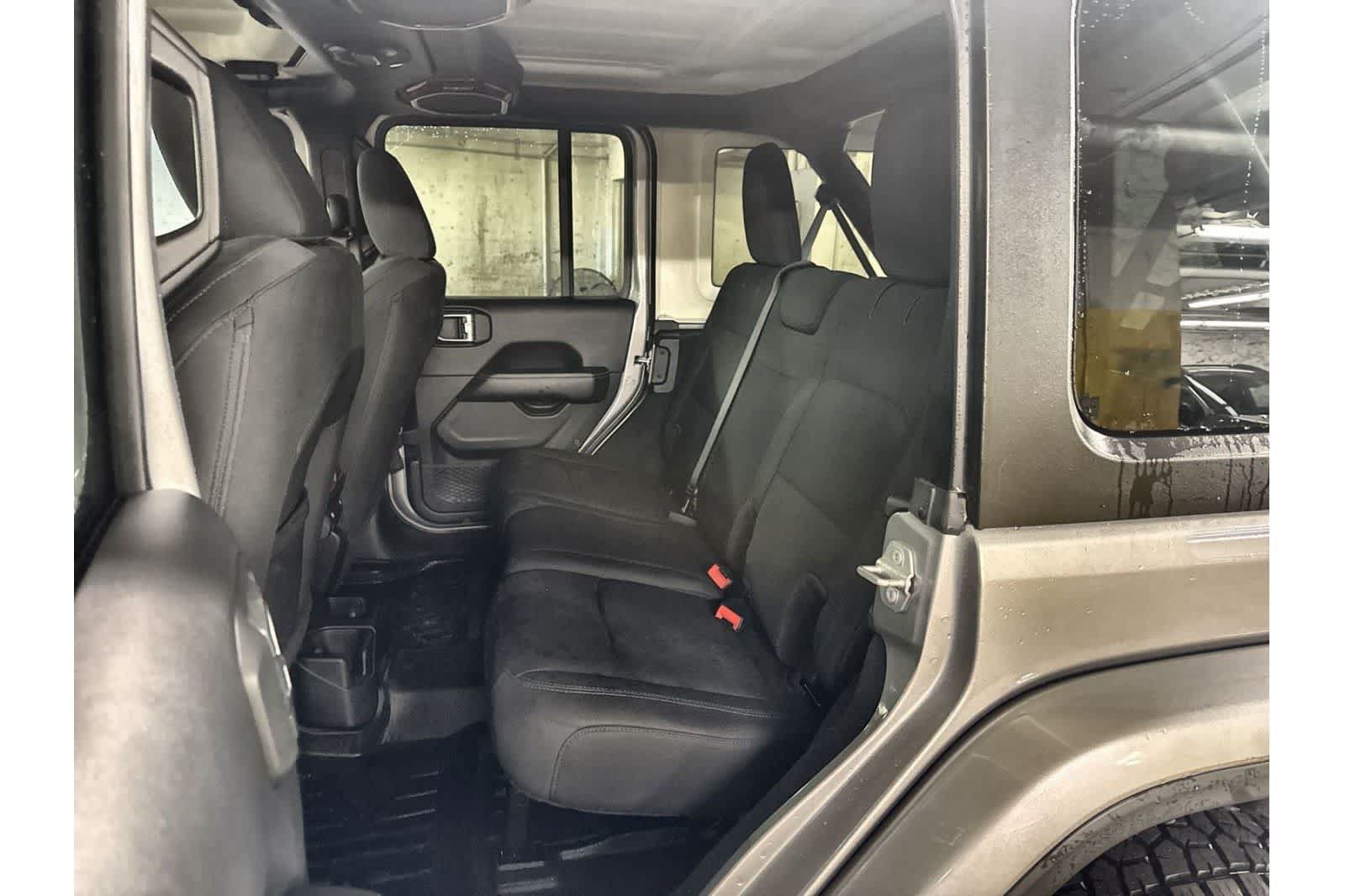 Used 2018 Jeep Wrangler Unlimited Sahara AWD/4WD image 20