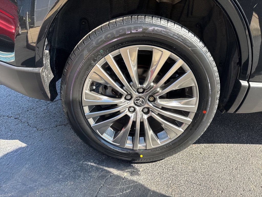 Certified 2022 Toyota Venza XLE AWD/4WD image 48