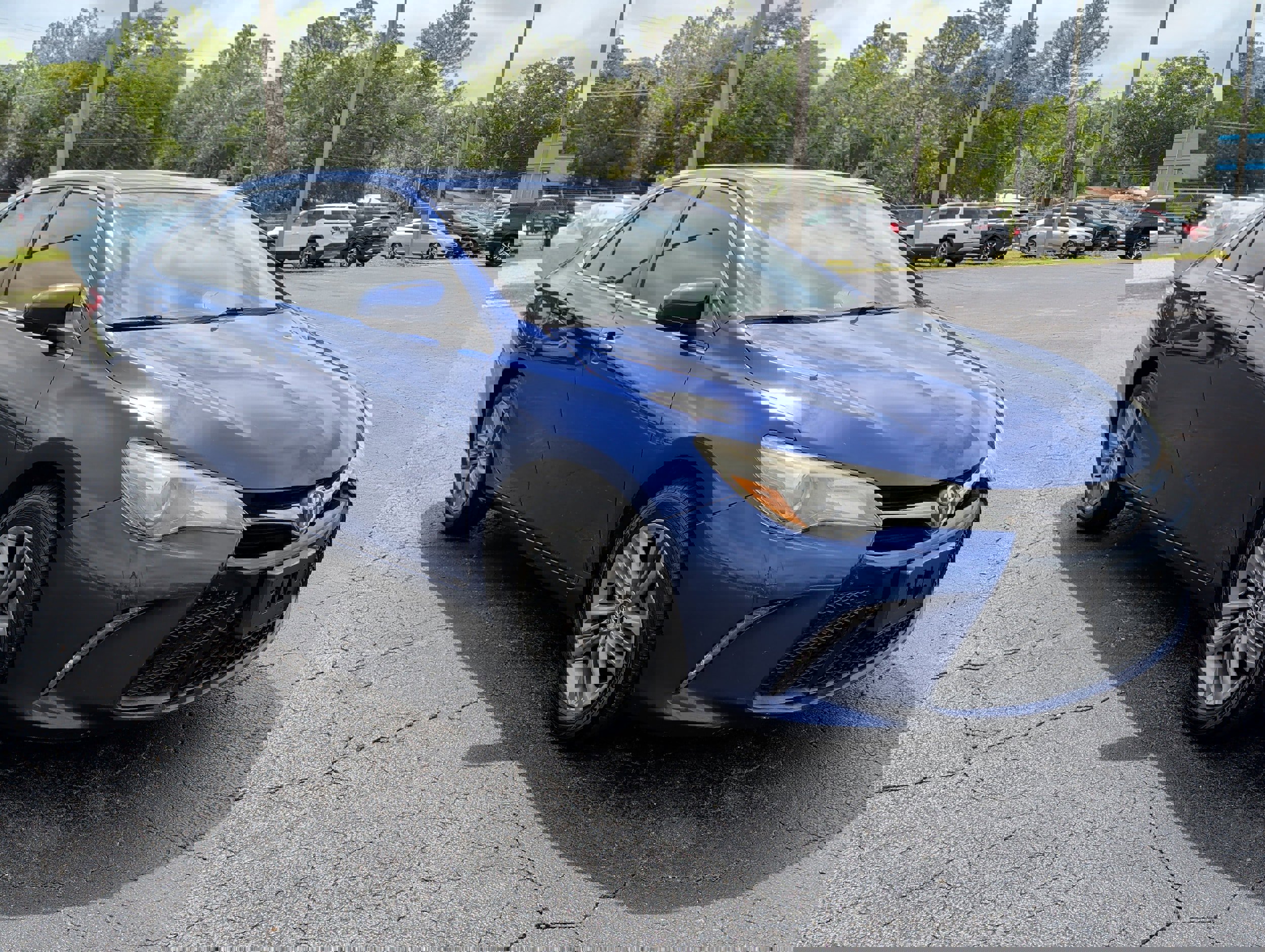 Used 2015 Toyota Camry SE image 2