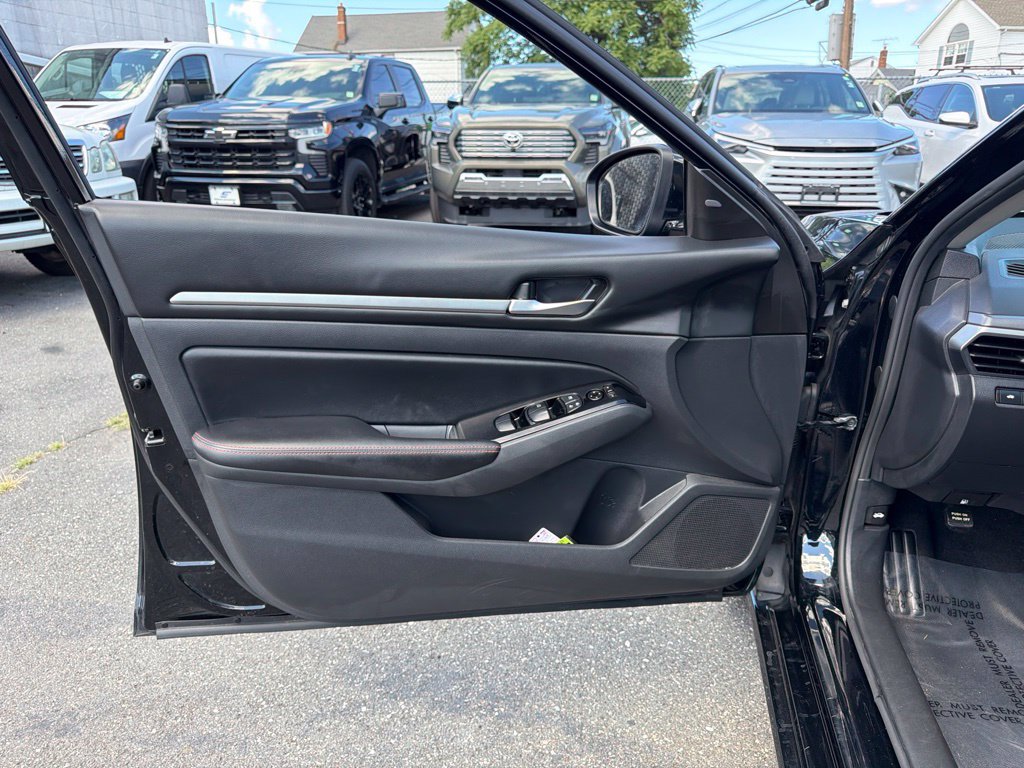 Used 2024 Nissan Altima 2.5 SR FWD image 31