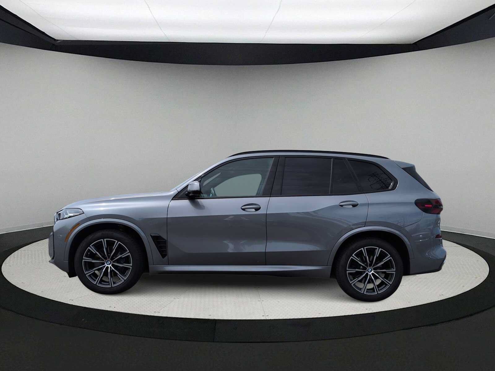 Used 2024 BMW X5 xDrive40i w/ M Sport Package AWD/4WD image 5