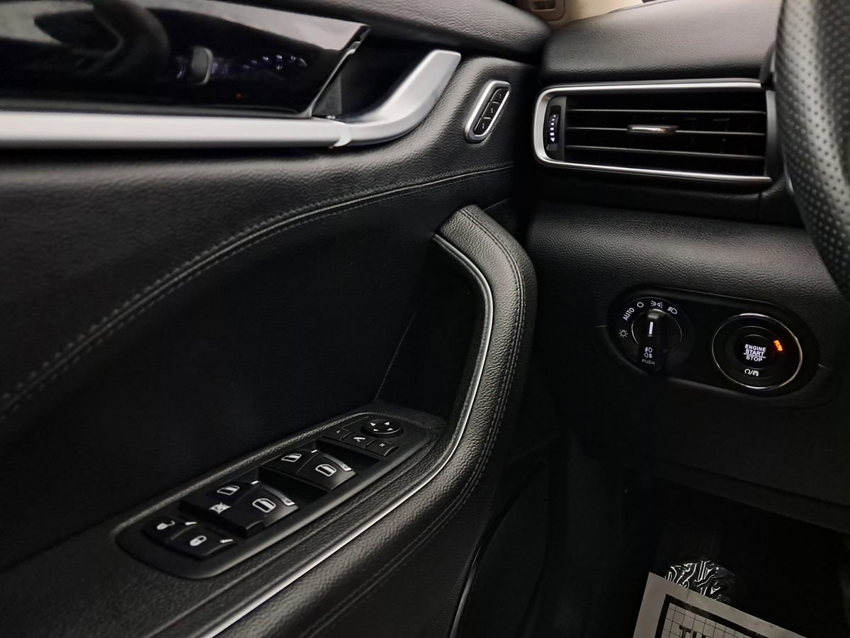 Used 2021 Maserati Levante S image 11