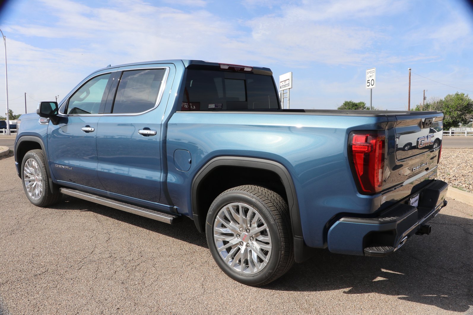 New 2026 GMC Sierra 1500 Denali w/ Technology Package AWD/4WD image 5