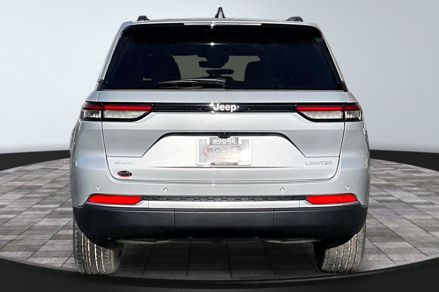 New 2026 Jeep Grand Cherokee Limited w/ Trailer Tow Package AWD/4WD image 4
