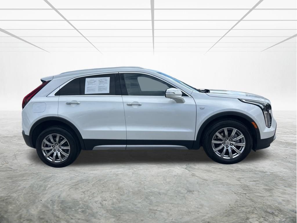 Used 2022 Cadillac XT4 Premium Luxury w/ Enhanced Visibility Package FWD image 3