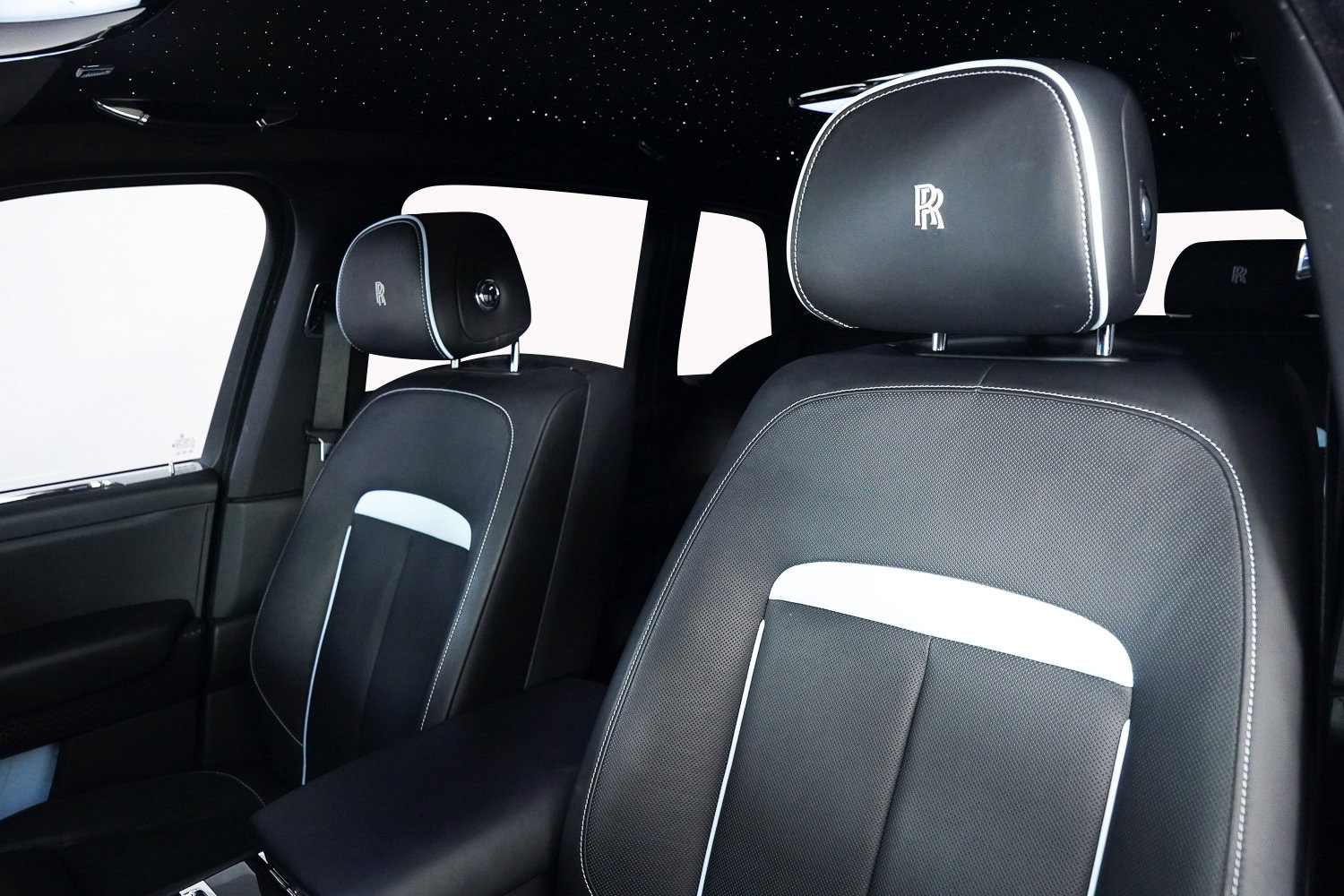 Used 2024 Rolls-Royce Cullinan Black Badge image 3