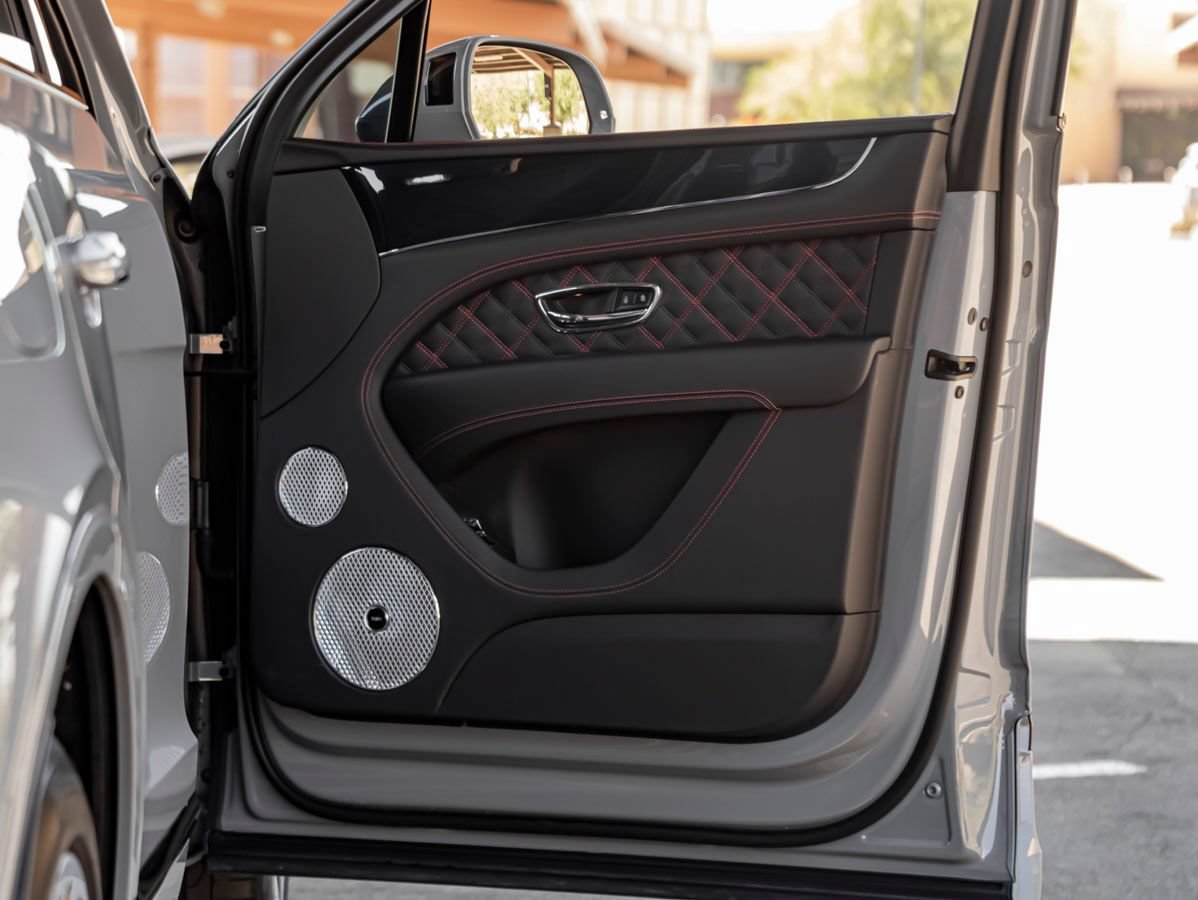 Certified 2022 Bentley Bentayga AWD/4WD image 32