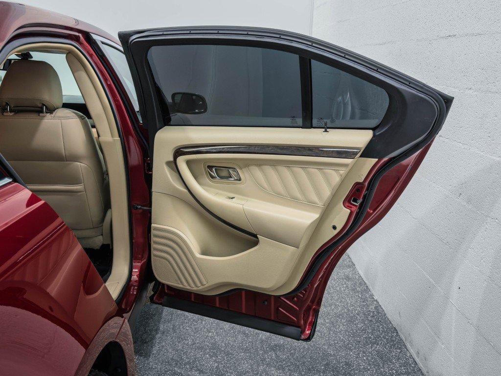 Used 2016 Ford Taurus Limited image 17