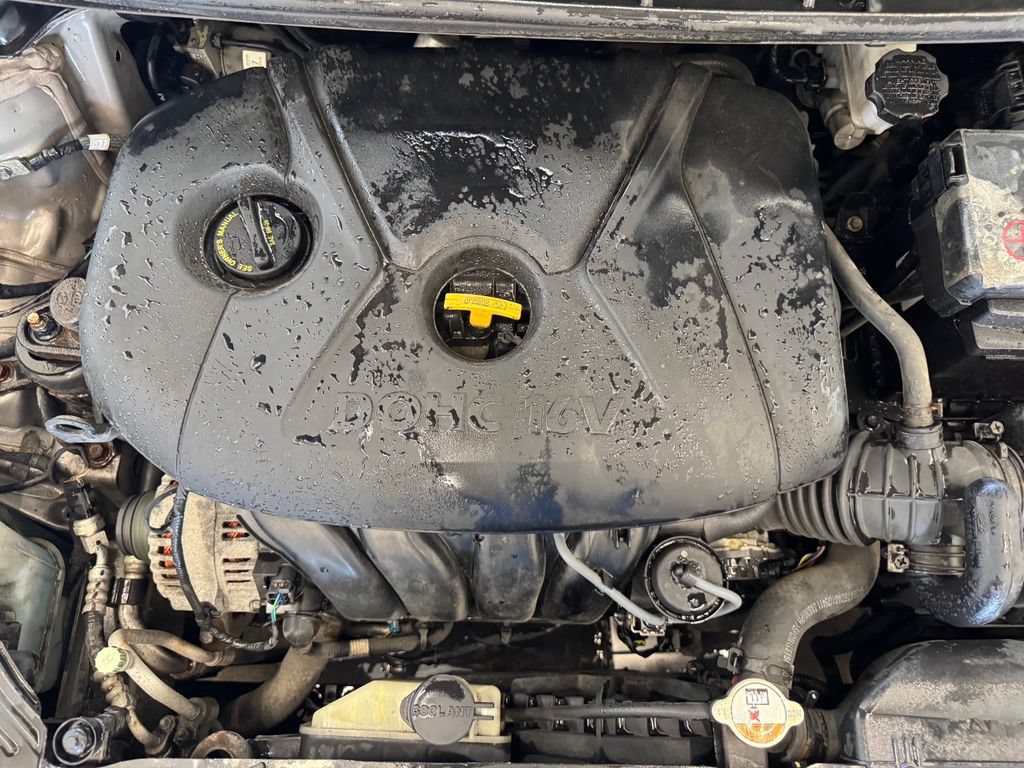 Used 2014 Hyundai Elantra SE FWD image 12