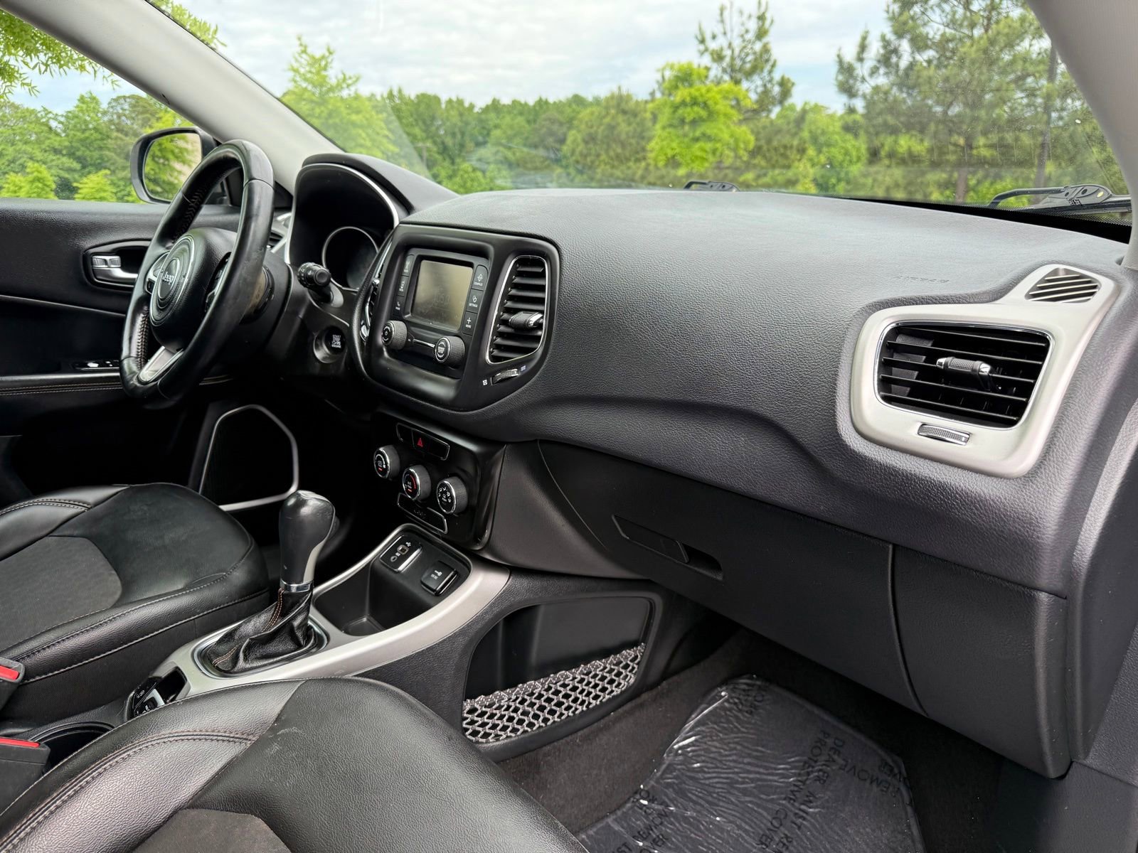 Used 2018 Jeep Compass Latitude FWD image 23