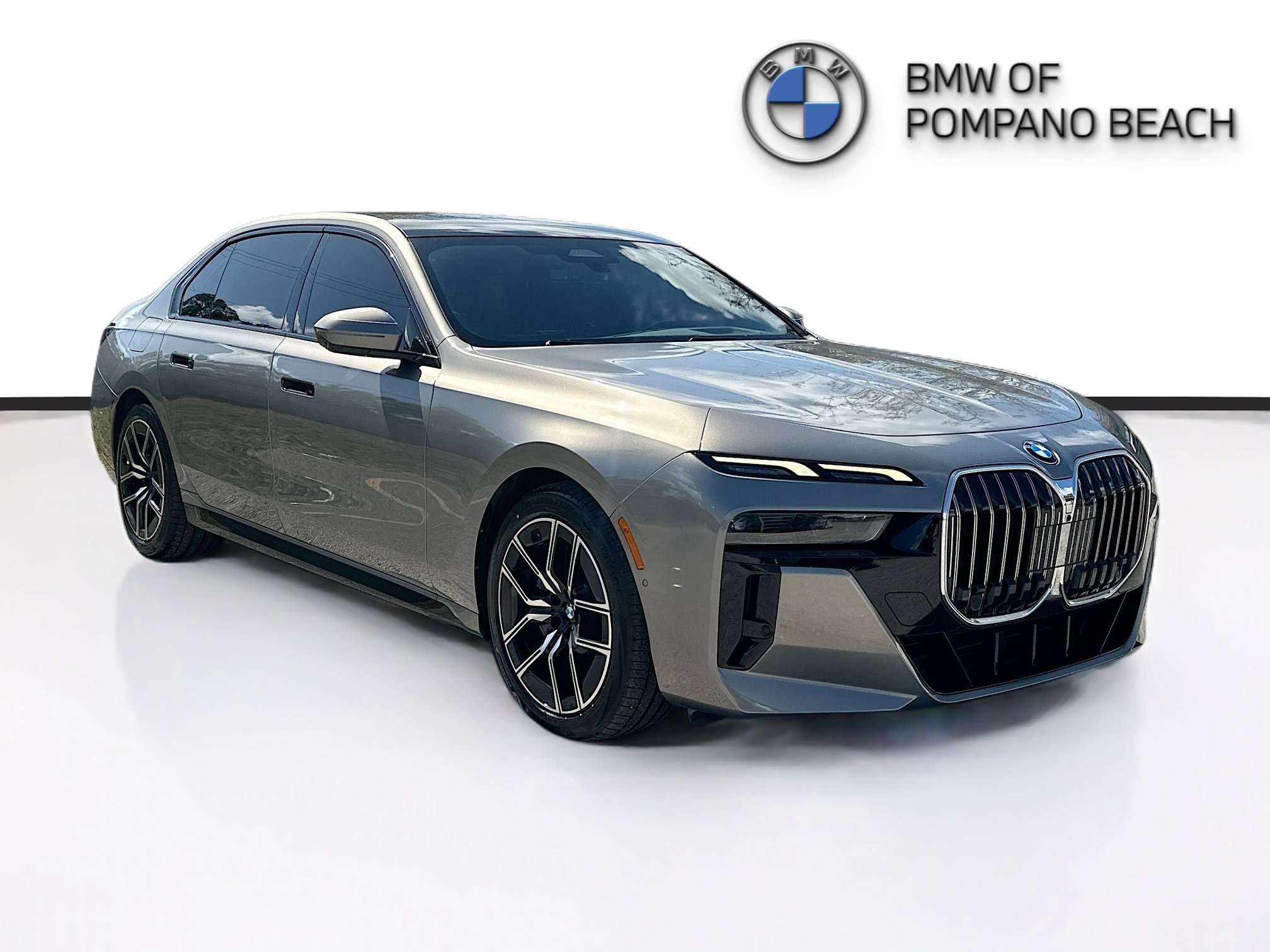 Used 2023 BMW 740i w/ Parking Assistance Package image 1