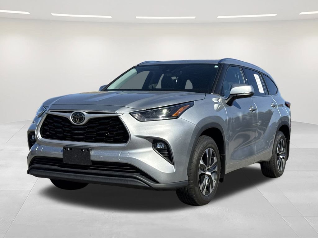 Used 2021 Toyota Highlander XLE