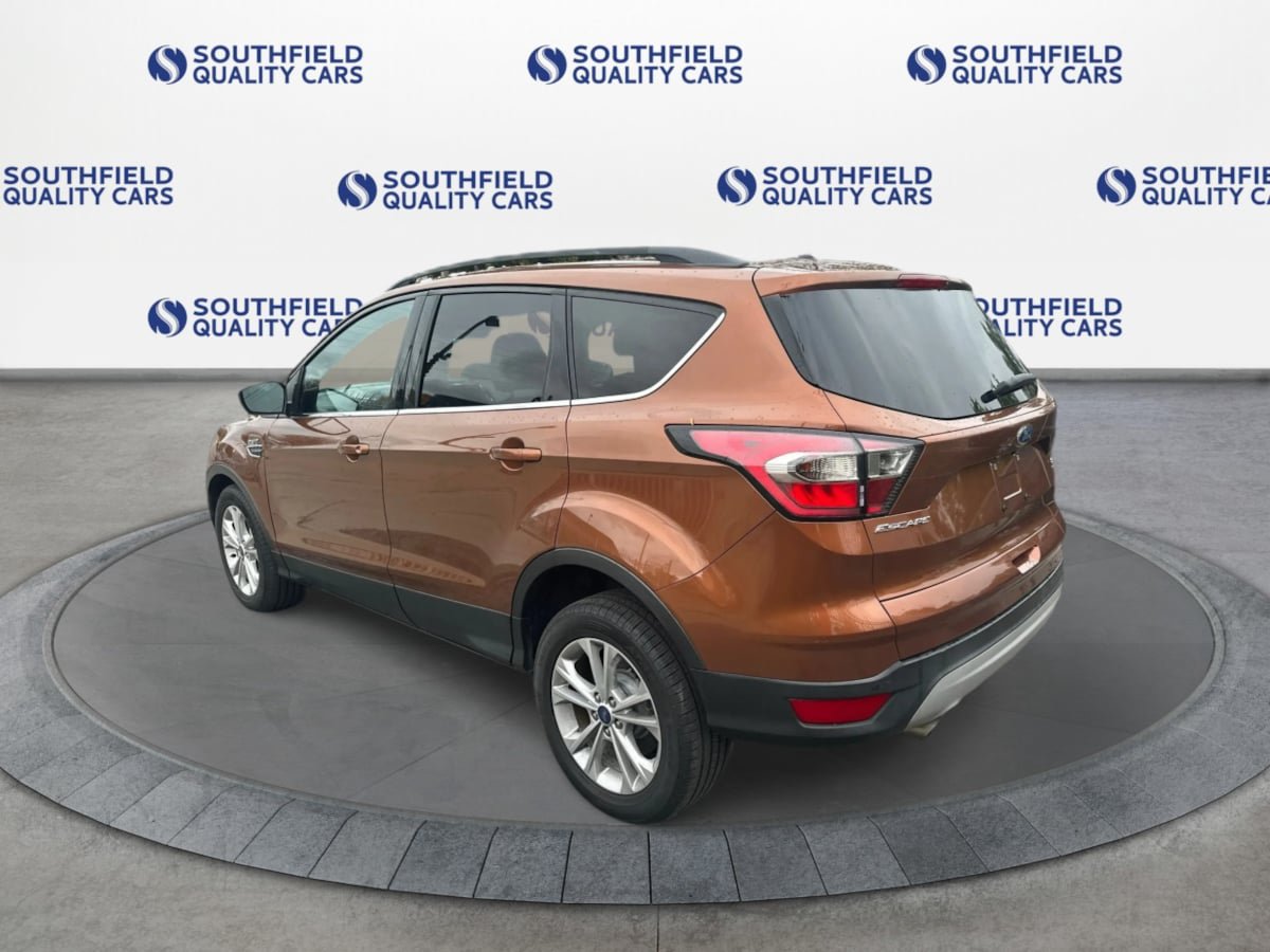 Used 2017 Ford Escape SE w/ Equipment Group 201A AWD/4WD image 4