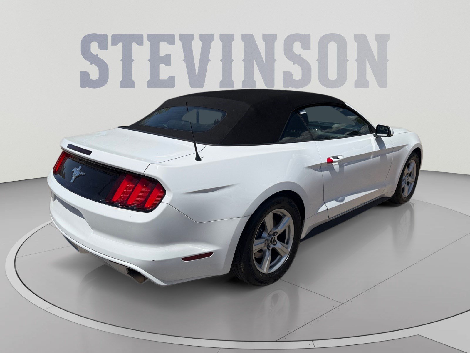 Used 2017 Ford Mustang Convertible RWD image 5