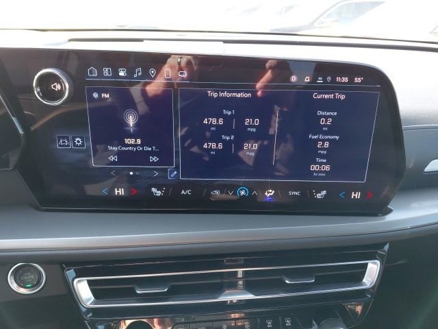 Used 2025 Chevrolet Traverse LT w/ Enhanced Driving Package image 20