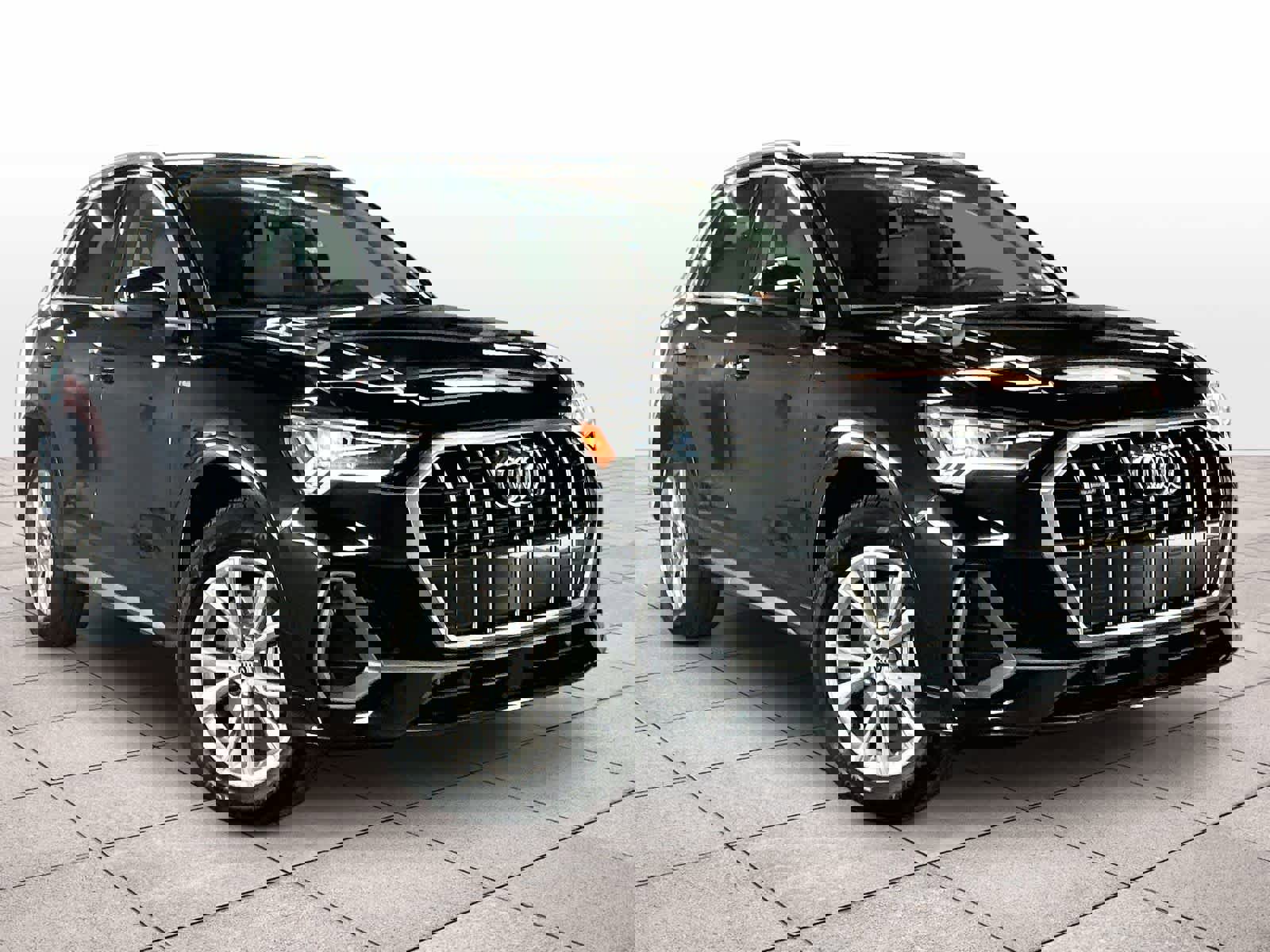 Certified 2025 Audi Q3 2.0T Premium w/ Convenience Package image 2