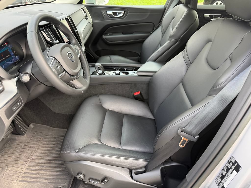 Used 2023 Volvo XC60 T8 Core AWD/4WD image 4