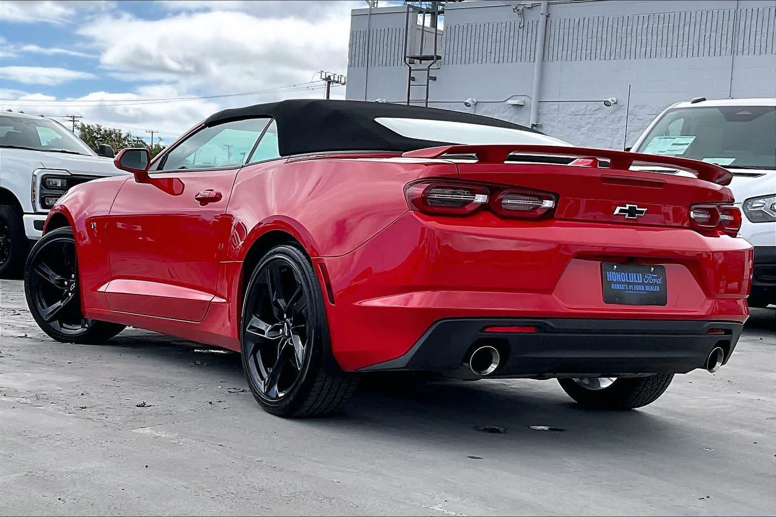 Used 2020 Chevrolet Camaro LT w/ Technology Package RWD image 4