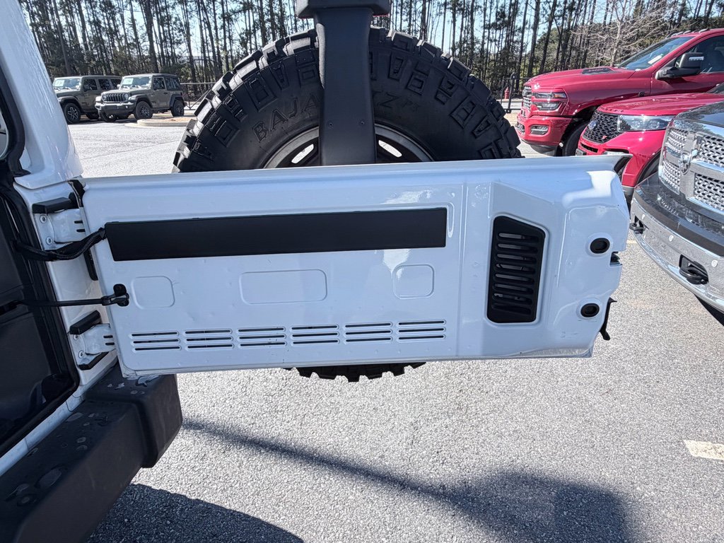 Used 2014 Jeep Wrangler Unlimited Rubicon w/ Connectivity Group image 10