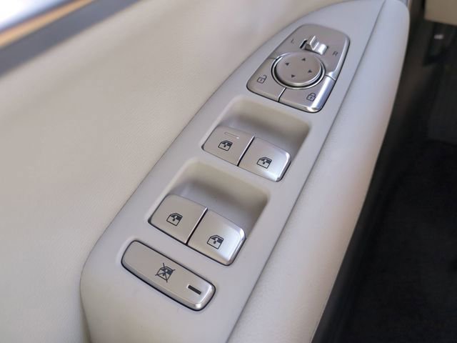 Used 2025 Genesis G70 2.5T RWD image 8