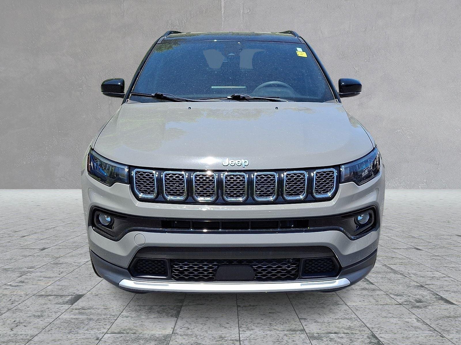 Used 2023 Jeep Compass Limited AWD/4WD image 2