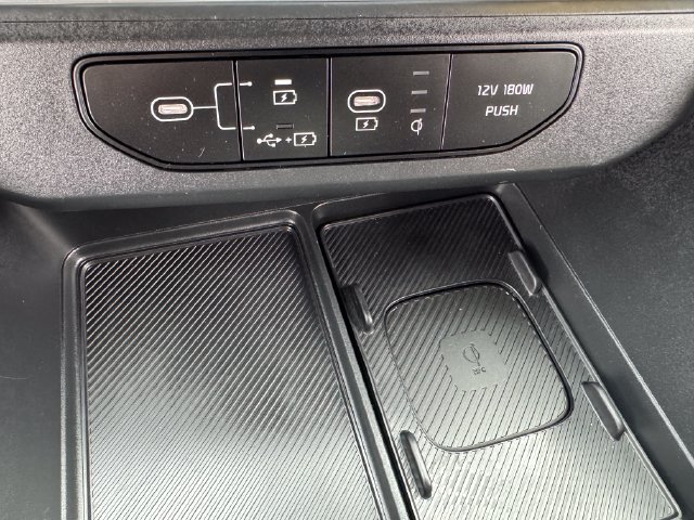 Used 2025 Kia Carnival SX w/ SX Dark Edition Package FWD image 30