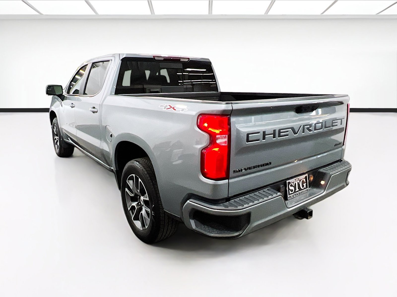 Used 2025 Chevrolet Silverado 1500 RST w/ Convenience Package II AWD/4WD image 6