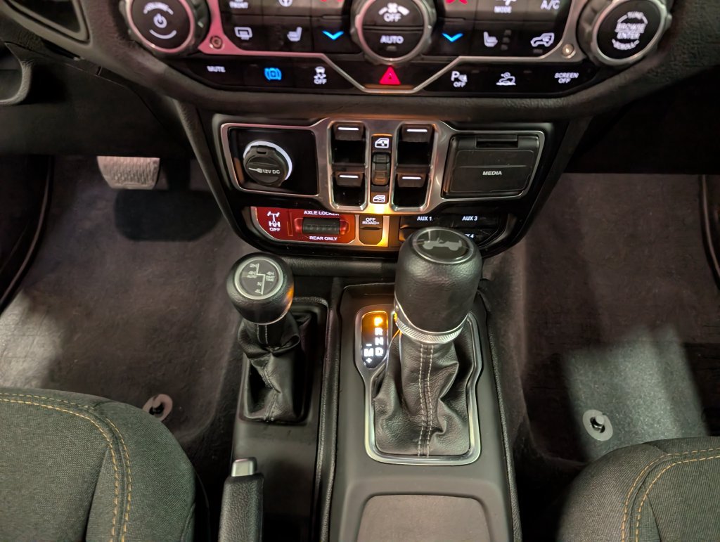 Used 2024 Jeep Wrangler Unlimited AWD/4WD image 20