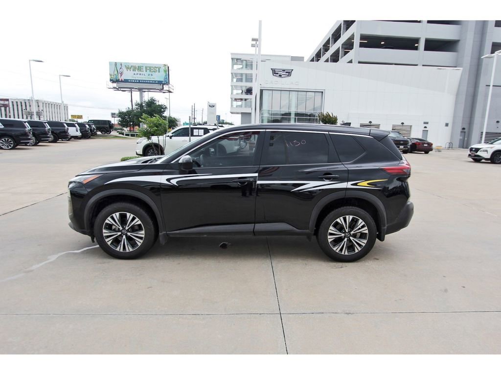 Used 2023 Nissan Rogue SV image 3
