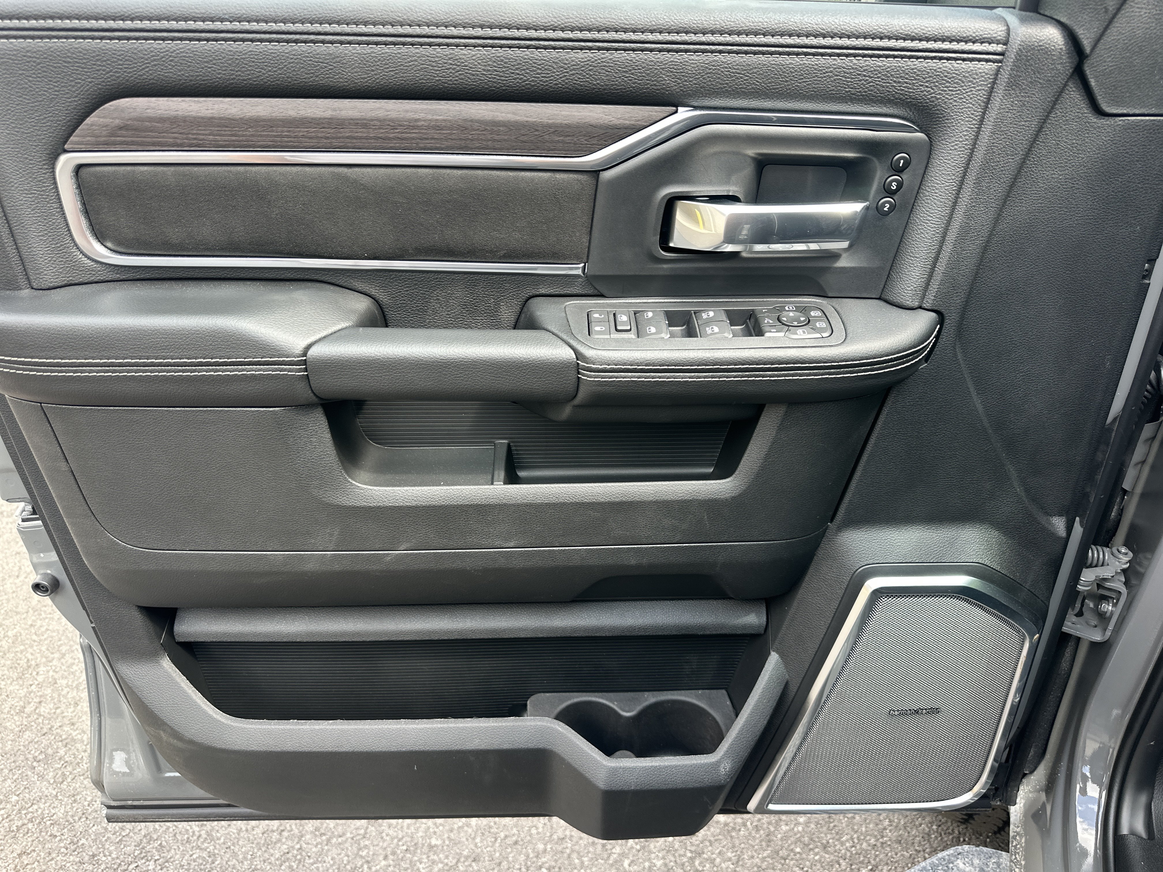 New 2026 RAM 2500 Laramie AWD/4WD image 31
