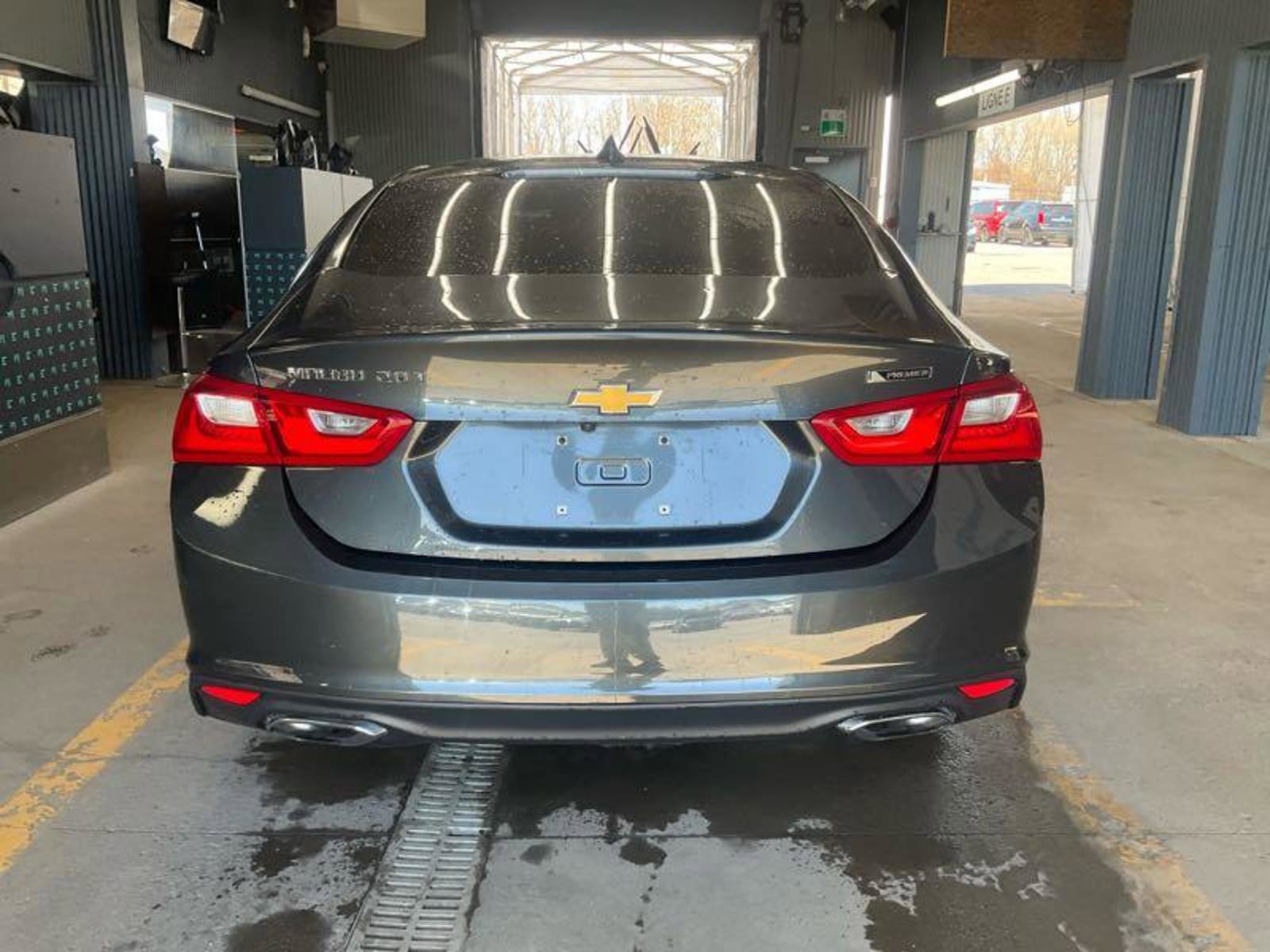 Used 2017 Chevrolet Malibu Premier w/ Premier Sun and Wheel Package FWD image 9