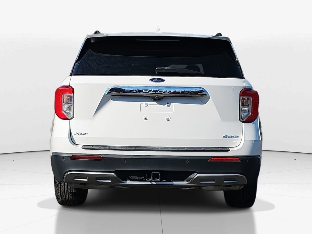 Used 2022 Ford Explorer XLT w/ Equipment Group 202A image 6