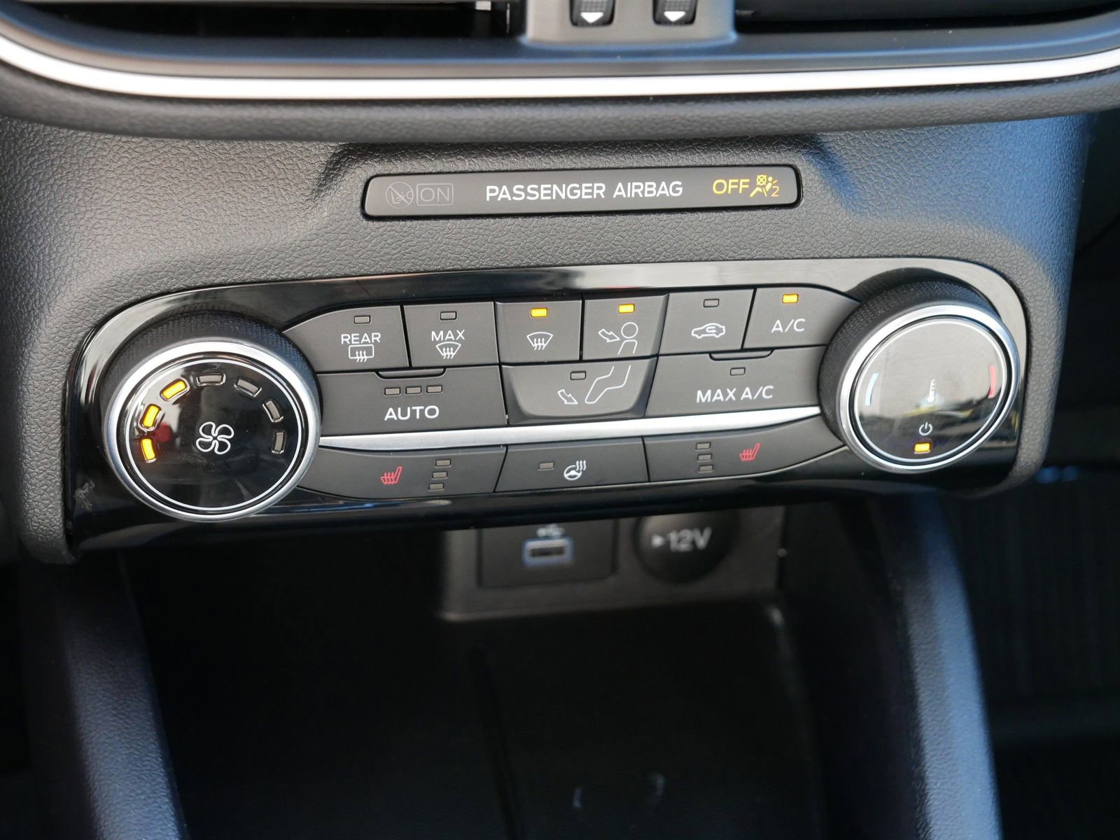 Used 2022 Ford Escape SE w/ Cold Weather Package FWD image 25