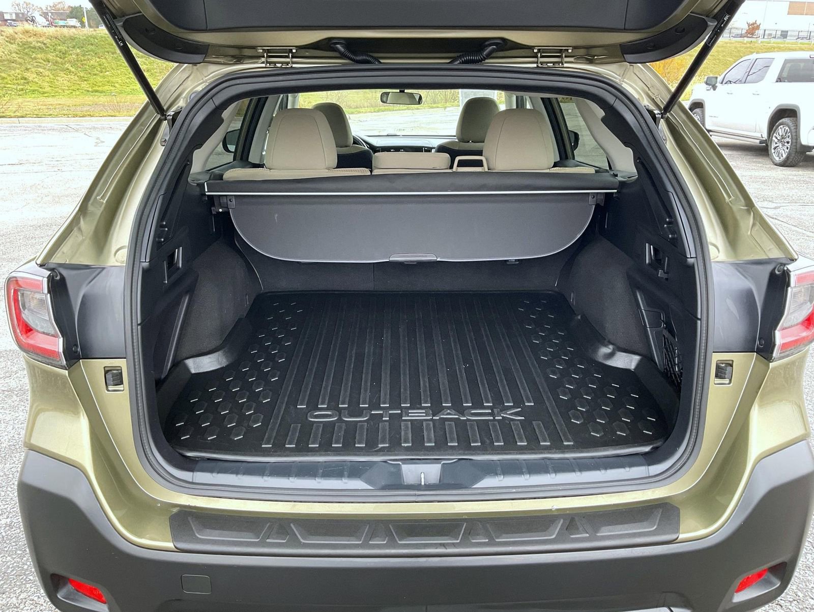 Used 2024 Subaru Outback Premium image 21