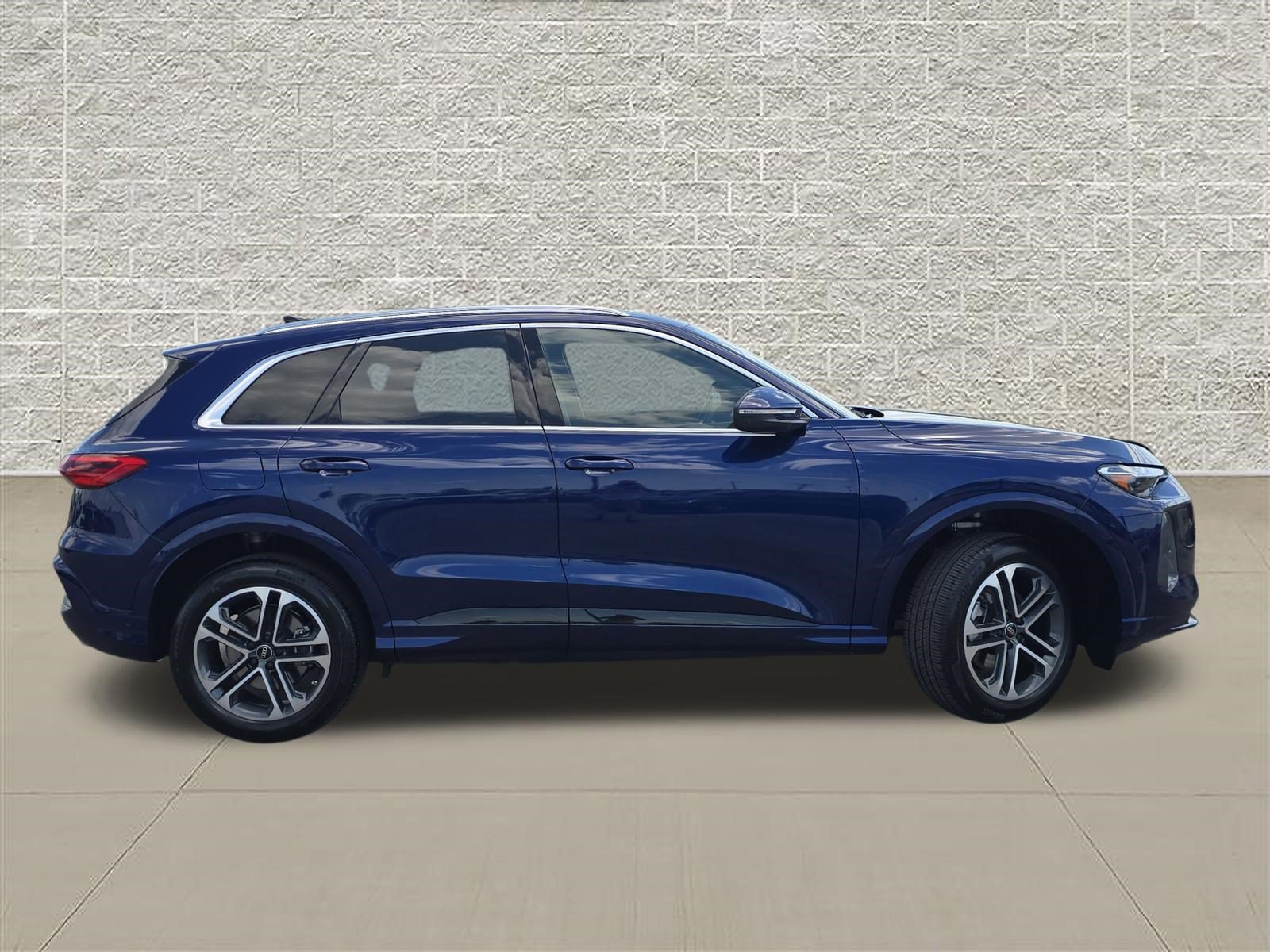 Certified 2025 Audi Q5 Premium w/ Convenience Package AWD/4WD image 8