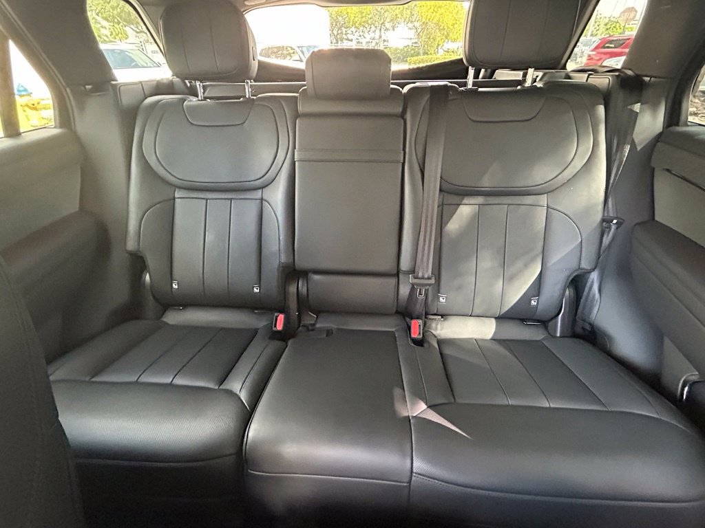 Used 2025 Land Rover Range Rover Sport SE AWD/4WD image 13