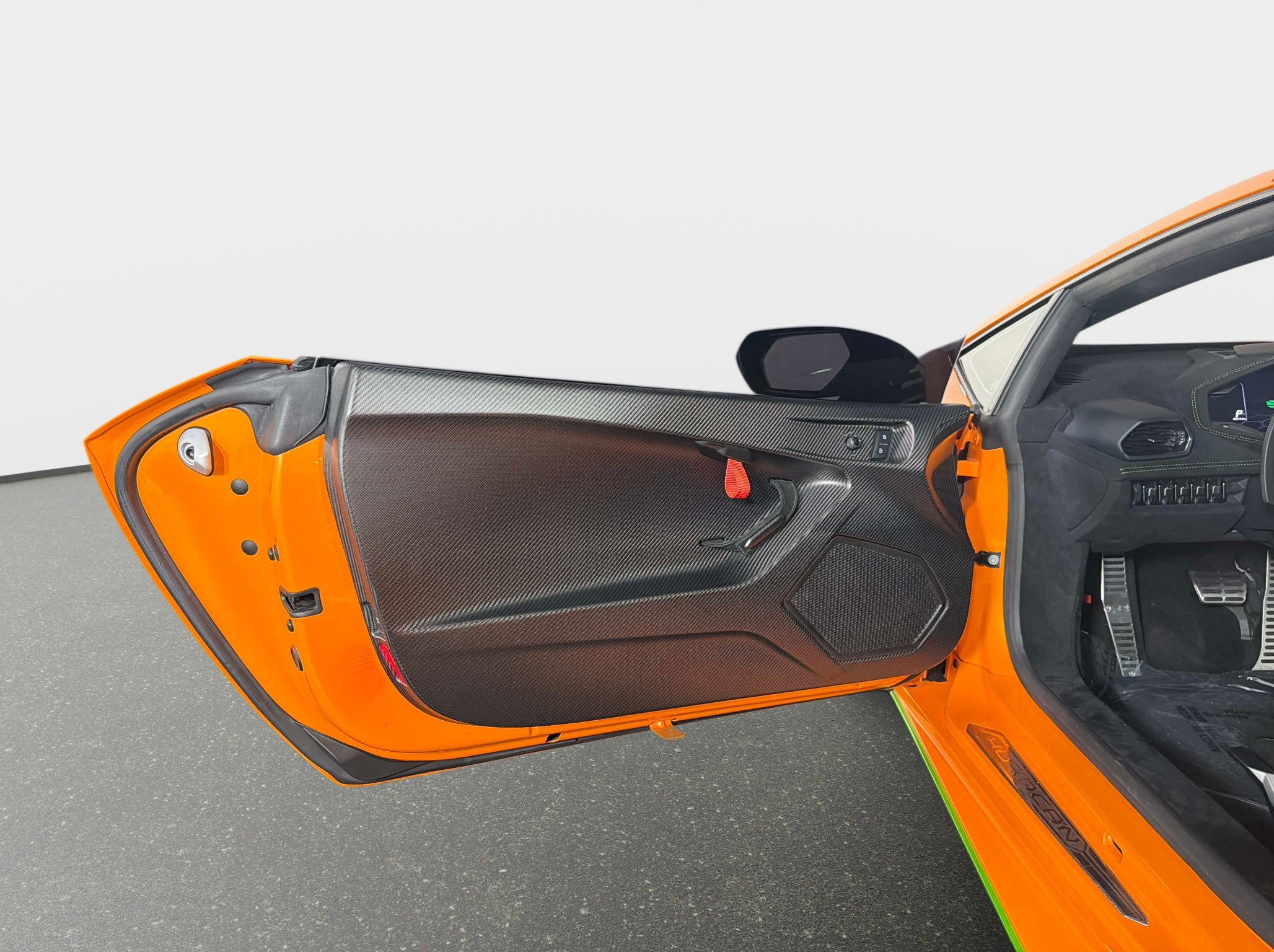 Used 2022 Lamborghini Huracan STO RWD image 31