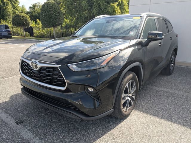 Certified 2024 Toyota Highlander XLE image 2