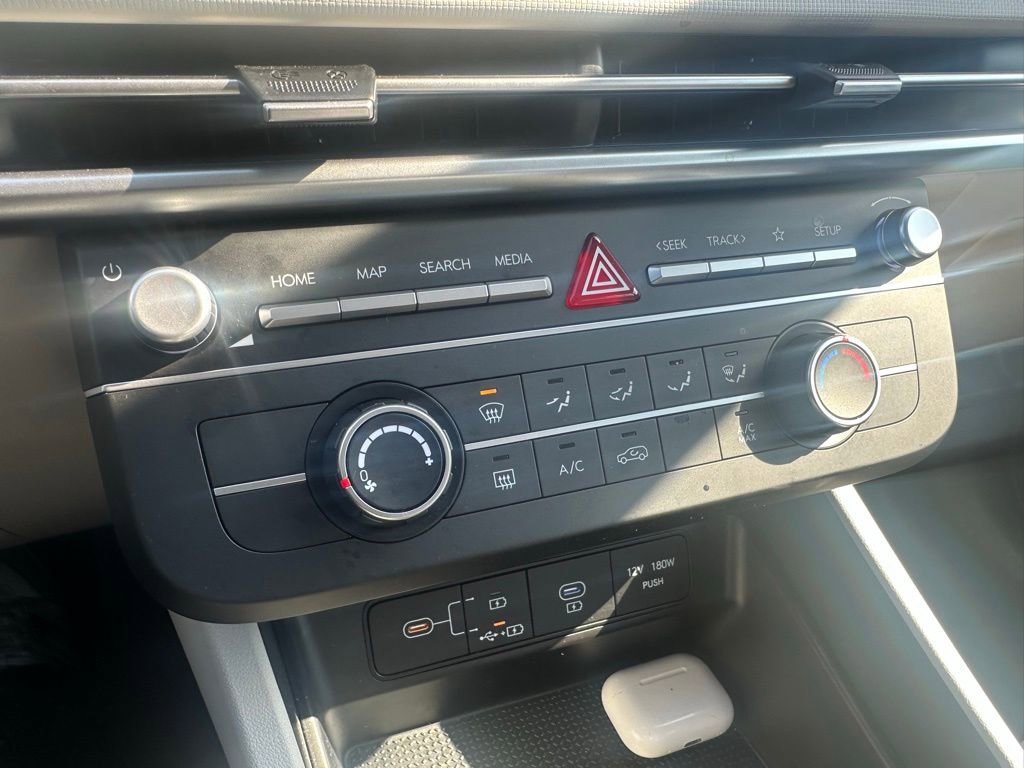 Used 2025 Hyundai Tucson SE image 17